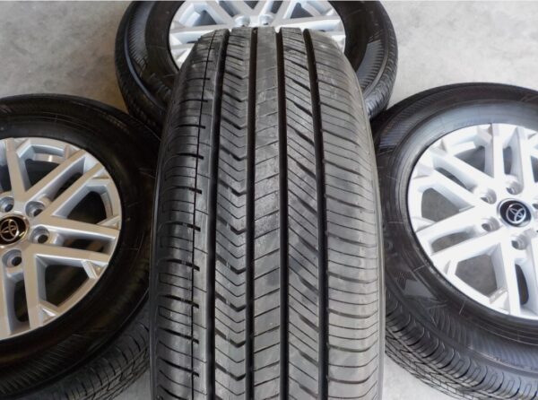 2021 Toyota Tundra 18x7.5" factory wheels 6x5.5 with 265/70R18 Bridgestone tires - Image 3
